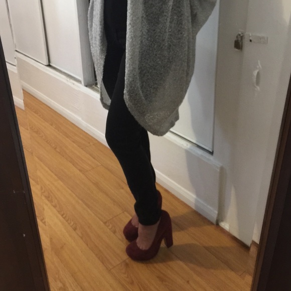 Dolce Vita Shoes - Dolce vita burgundy suede pumps 7.5😍