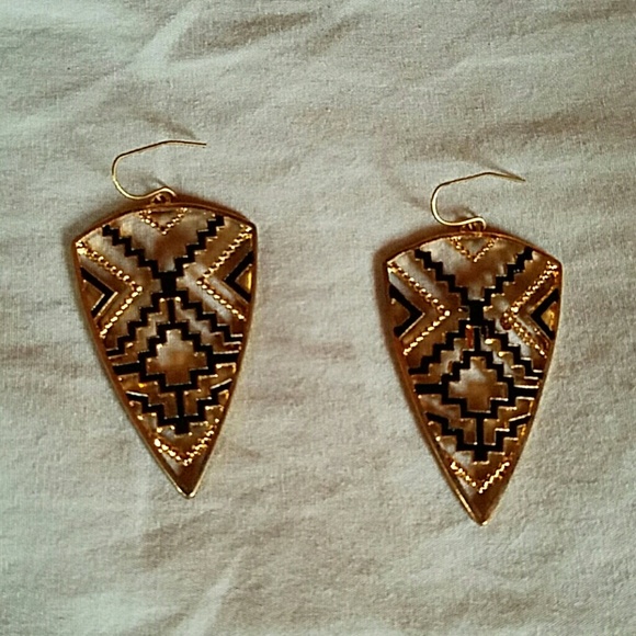Very pretty fashion earrings