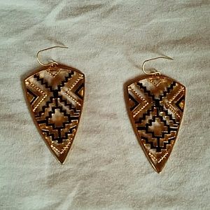 Very pretty fashion earrings