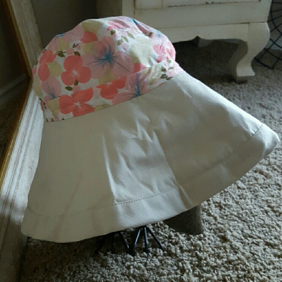 NWOT Sun hat (Reversible)