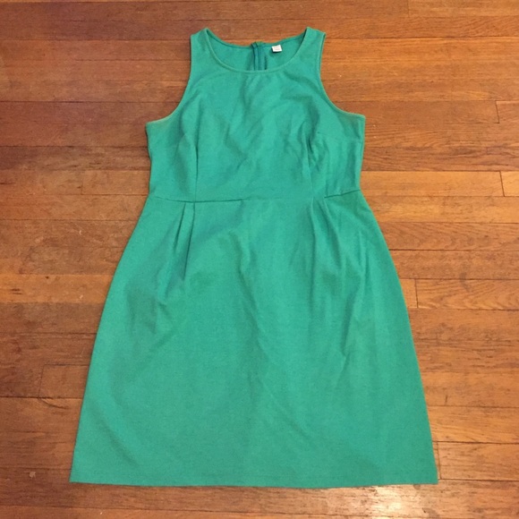 Green sleeveless pencil dress