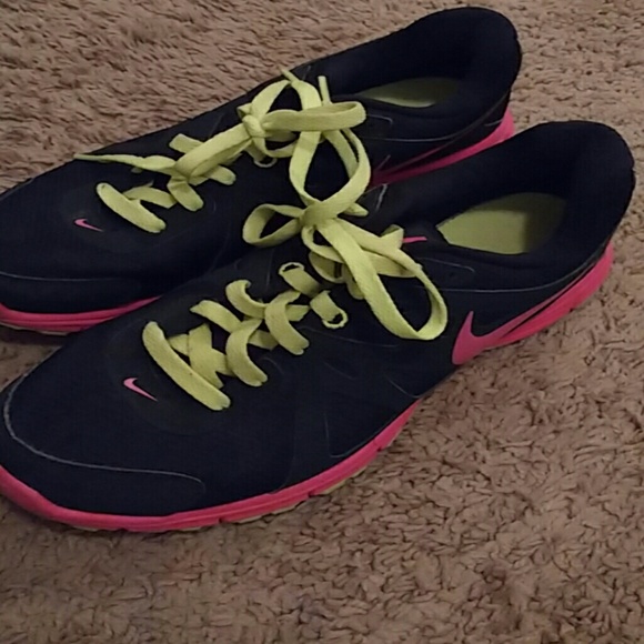 Nike Revolution 2 Sneakers