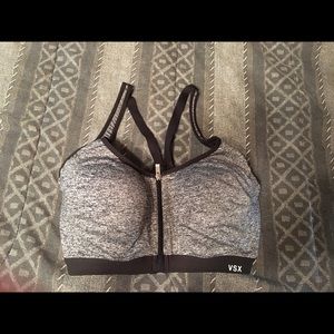 VSX Sports Bra 32DDD Victoria Secret front close