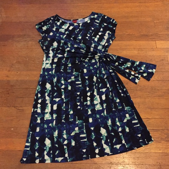 Great cap sleeve dress with side tie at waist