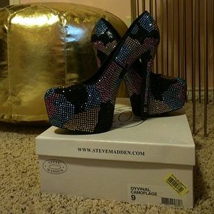 Steve Madden Hidden Platform Pump