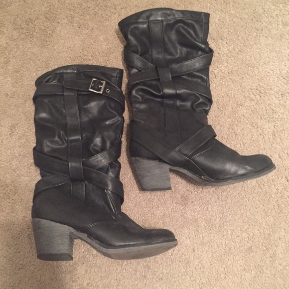 LIKE NEW! ✨ PRICE ⬇️ Black Strappy Boots
