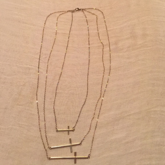 Cross necklace 💁🏼 lowest price!