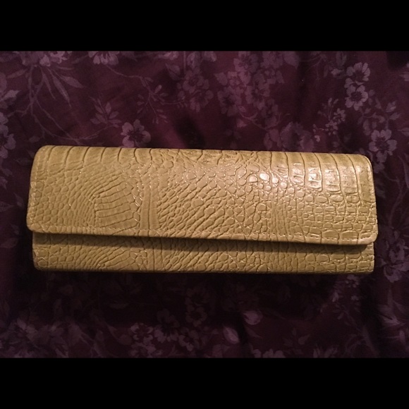 Green croc print clutch - Picture 1 of 3