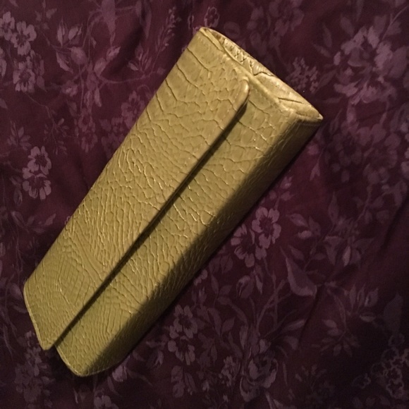 Green croc print clutch - Picture 2 of 3