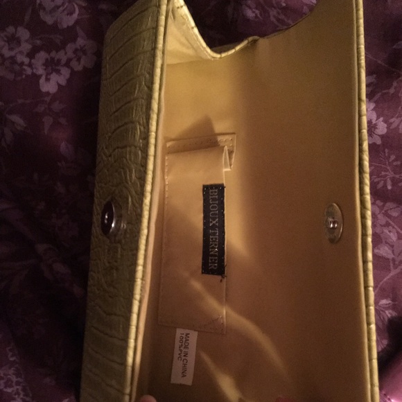 Green croc print clutch - Picture 3 of 3