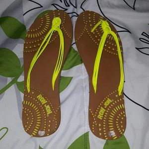 Trendy Ron Jon flip flops