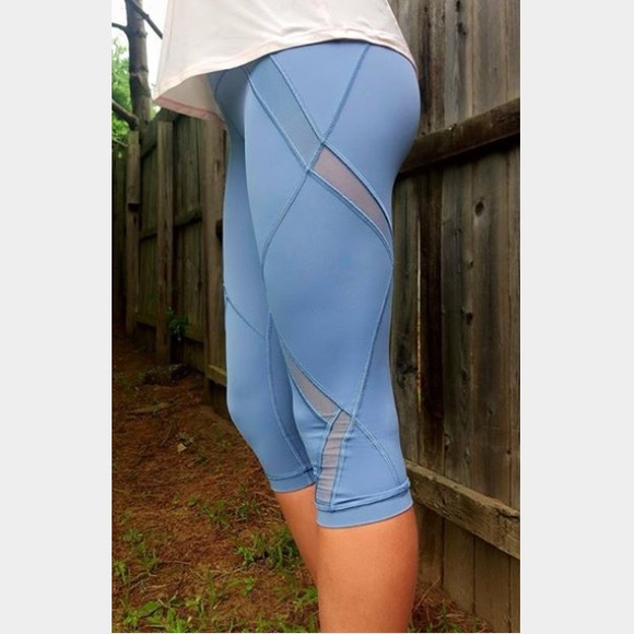 Lululemon mesh cool to street crop