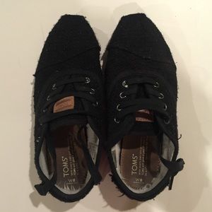 •Black burlap cordone toms•