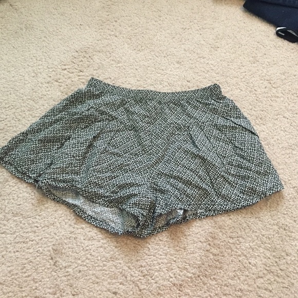 La hearts Flowy shorts