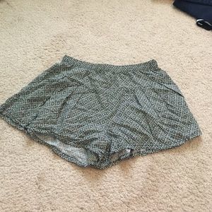 La hearts Flowy shorts