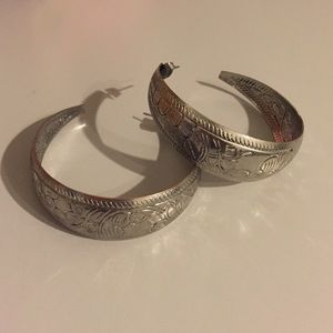 Sliver hooped earrings
