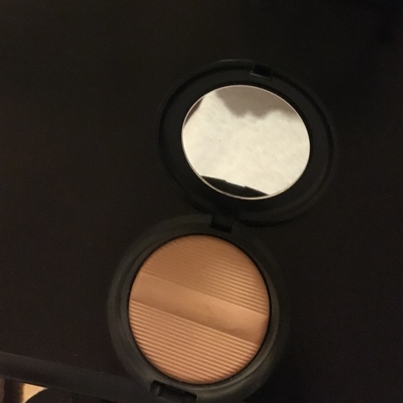 Mac Powder. Color: Med Dark💕