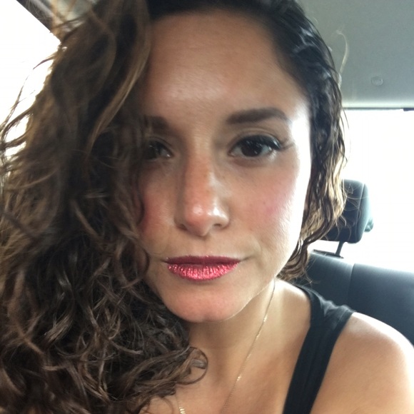 Meet your Posher, Pam - Picture 2 of 3