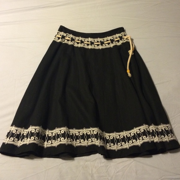 Black and ivory skirt