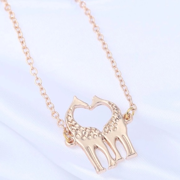 • Giraffe Love Necklace • - Picture 2 of 3