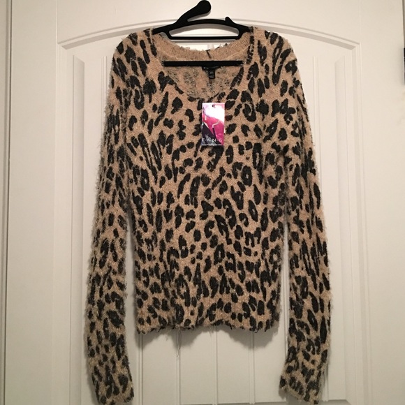Leopard sweater by Fang