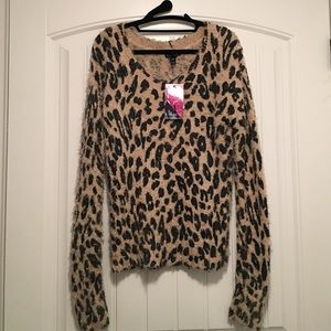 Leopard sweater by Fang