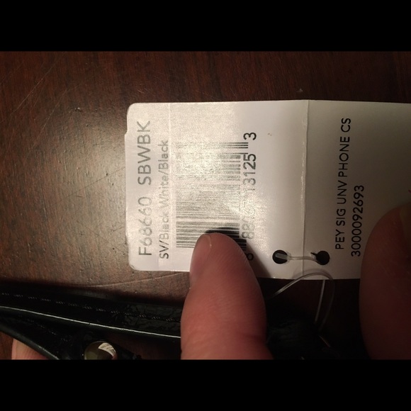 🎉🎉NWT COACH UNIVERSAL PHONE WRISTLET🎉🎉 - Picture 4 of 4