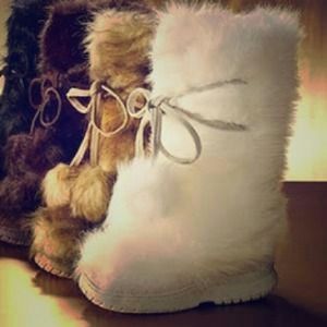 Victoria Secret Colin Stuart furry white boots