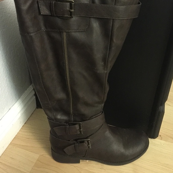 Brown boots - Picture 2 of 2