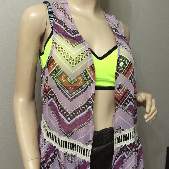 ❗️ SALE ❗️ 🌞Cute Abstract Must Have Long Kimono🌞 - Picture 2 of 4