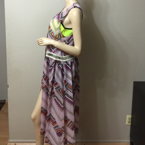 ❗️ SALE ❗️ 🌞Cute Abstract Must Have Long Kimono🌞 - Picture 3 of 4