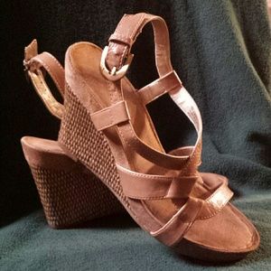 Tan wedge sandels