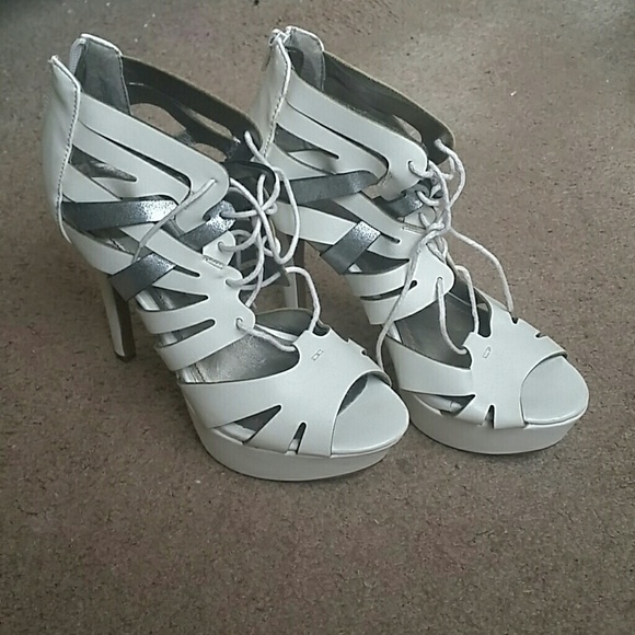Pink&Pepper Shoes - SOLDComfy white strap sandals sz 71/2