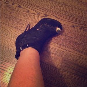 Sam Edelman Peep toe Suede Booties