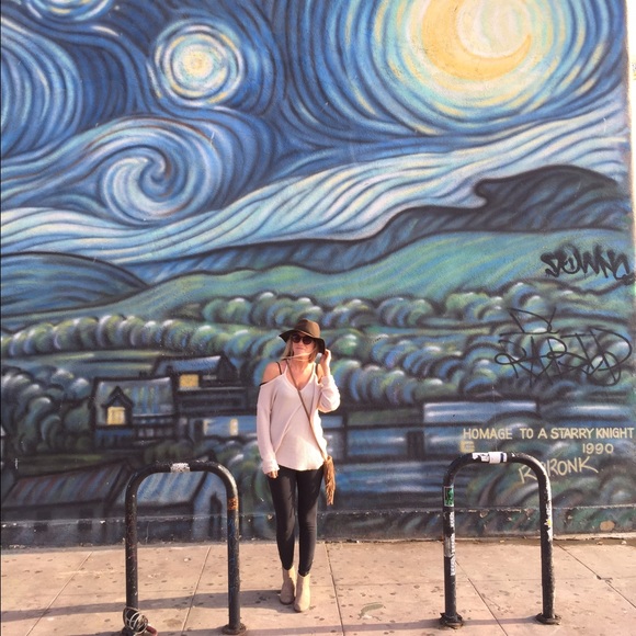 Greetings fellow poshers! π» - Picture 2 of 3