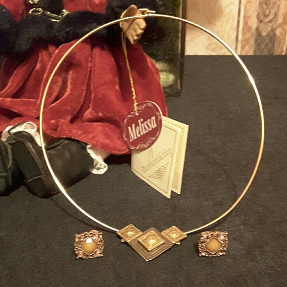 Earrings and necklace/Choker