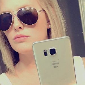 Meet your Posher, April