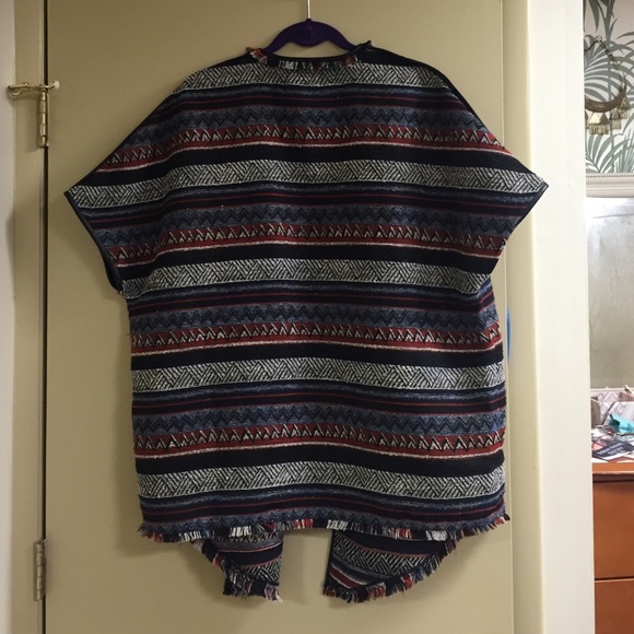 Sam Edelman tribal print cape. - Picture 4 of 4