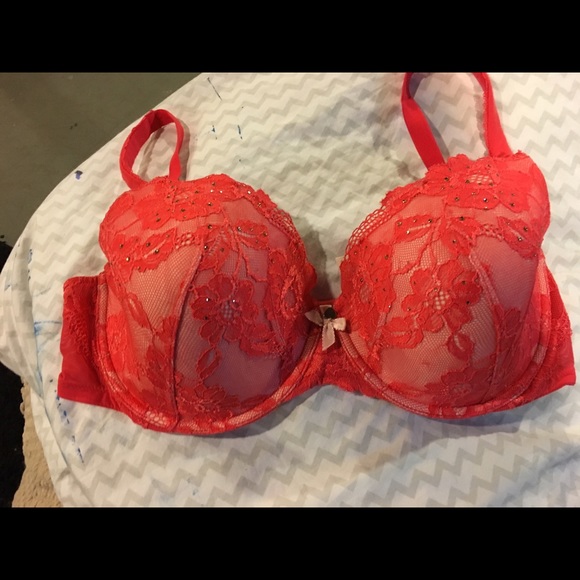 Victoria's Secret 38DD Demi bra