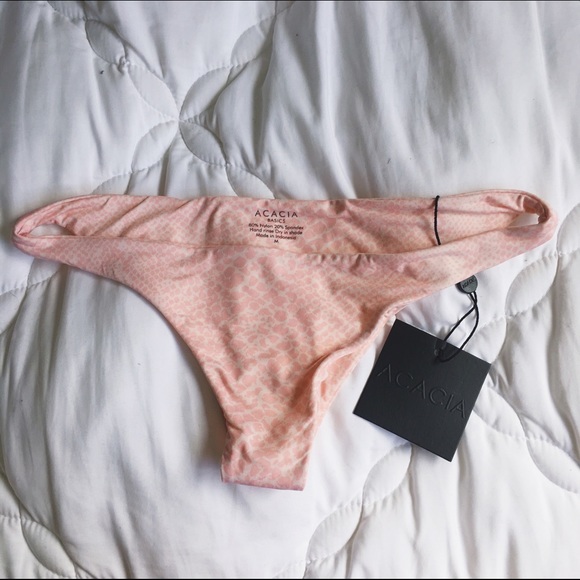 ❌SOLD❌70pp pink snake lining waikaloa bottom