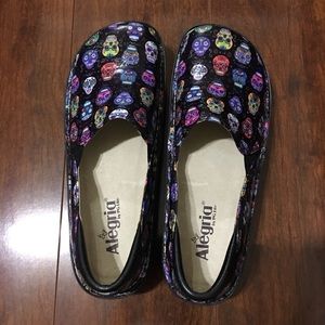 sugar skull nursing clogs