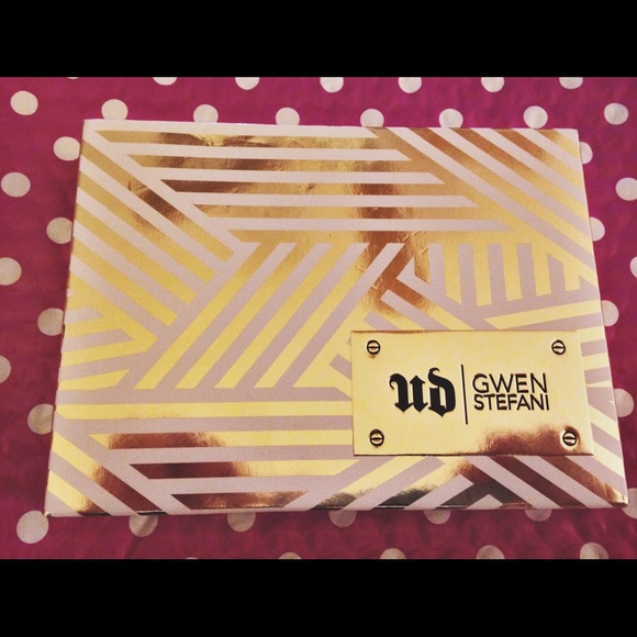 Gwen Stefani for Urban Decay Eyeshadow Palette!