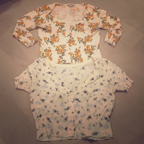 Lot of two lightweight spring floral cardigans