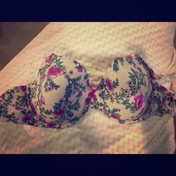 Victoria's Secret 38DD bra