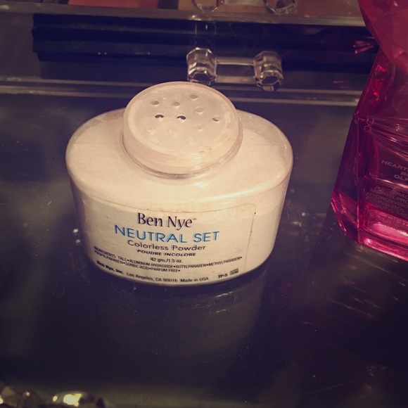 Ben Nye translucent powder