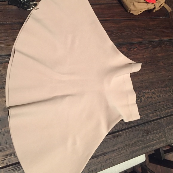 BCBG new pink stretch fitted skirt - Picture 4 of 4