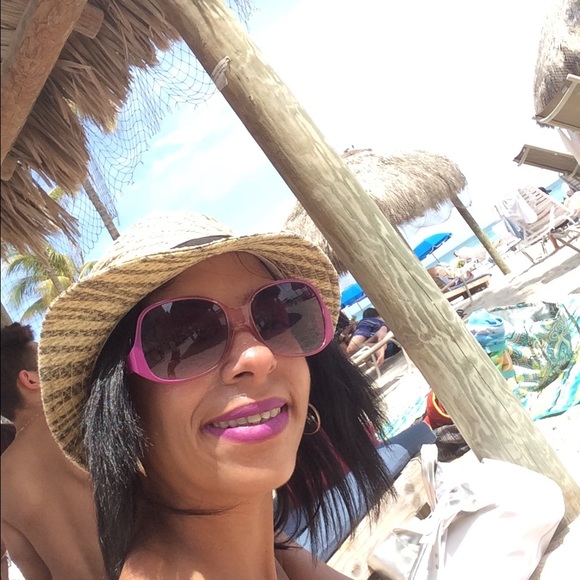 Meet your Posher, Janet - Picture 1 of 1