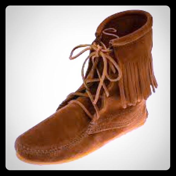 Minnetonka tramper brown moccasins boots