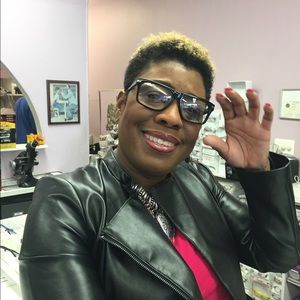 Meet your Posher, Denise