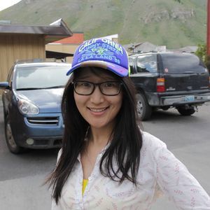 Meet your Posher, Lau ra